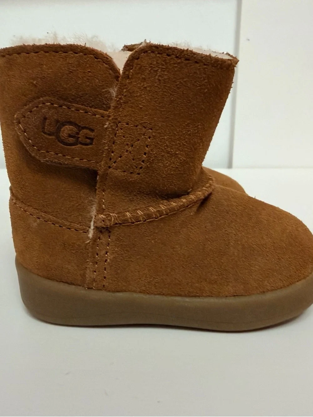 Chestnut Baby UGGS - Picture 2 of 4
